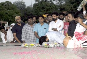 Jr-NTR-And-Kalyan-Ram-Pays-Tribute-To-NTR-At-NTR -Ghat-05